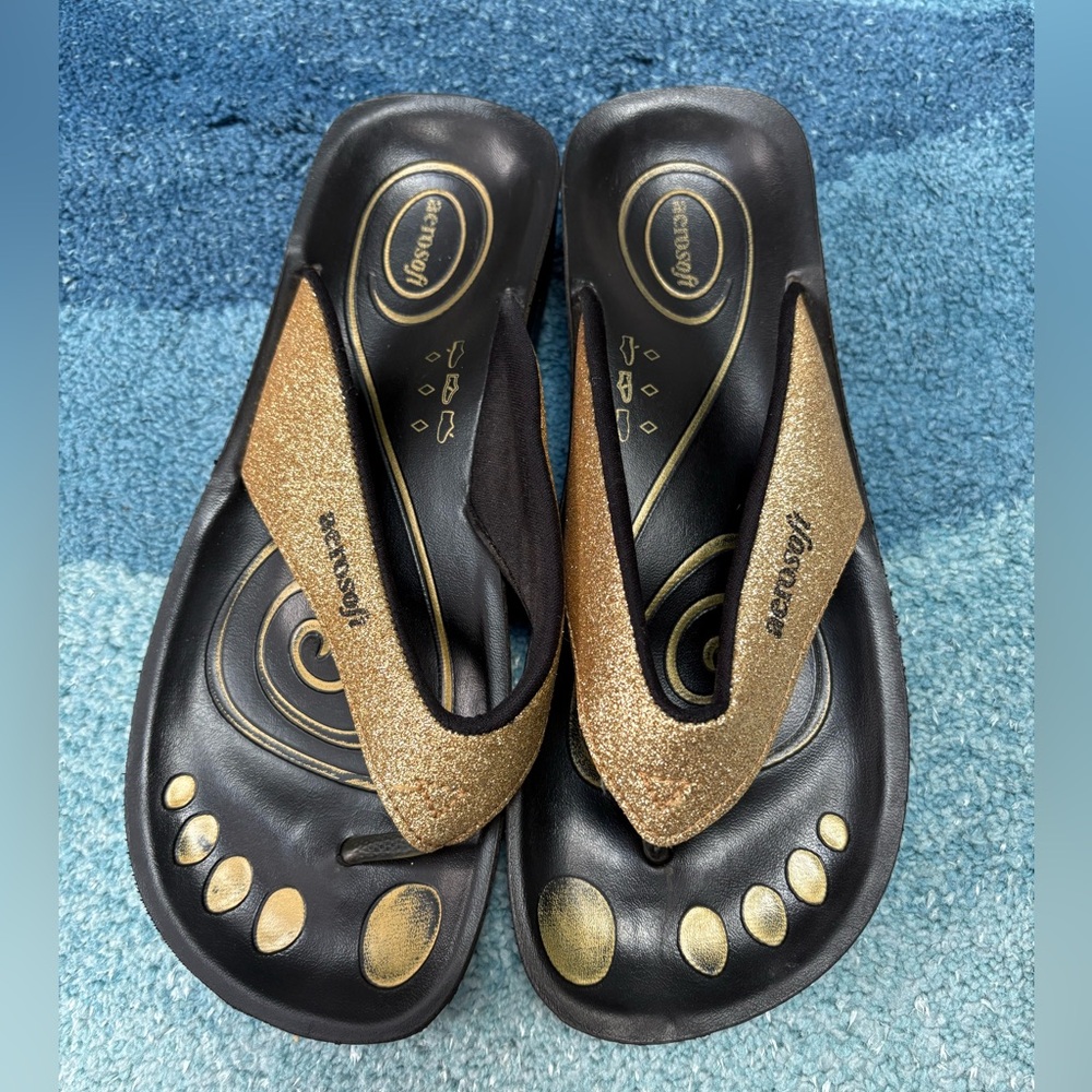 Aerosoft Gold Glitter Flip Flops, Sz 39/8-8.5